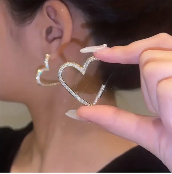 Golden Heart Shape Elegant Zircon Earrings Material Alloy For Girls