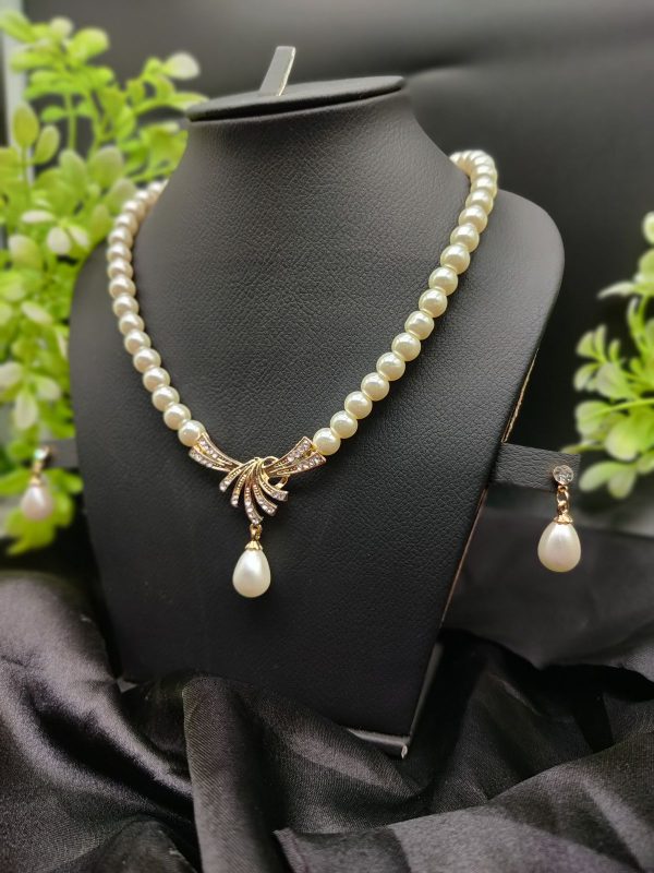 Imported Timeless Pearl Necklace Set With Radiant Pendant & Earrings